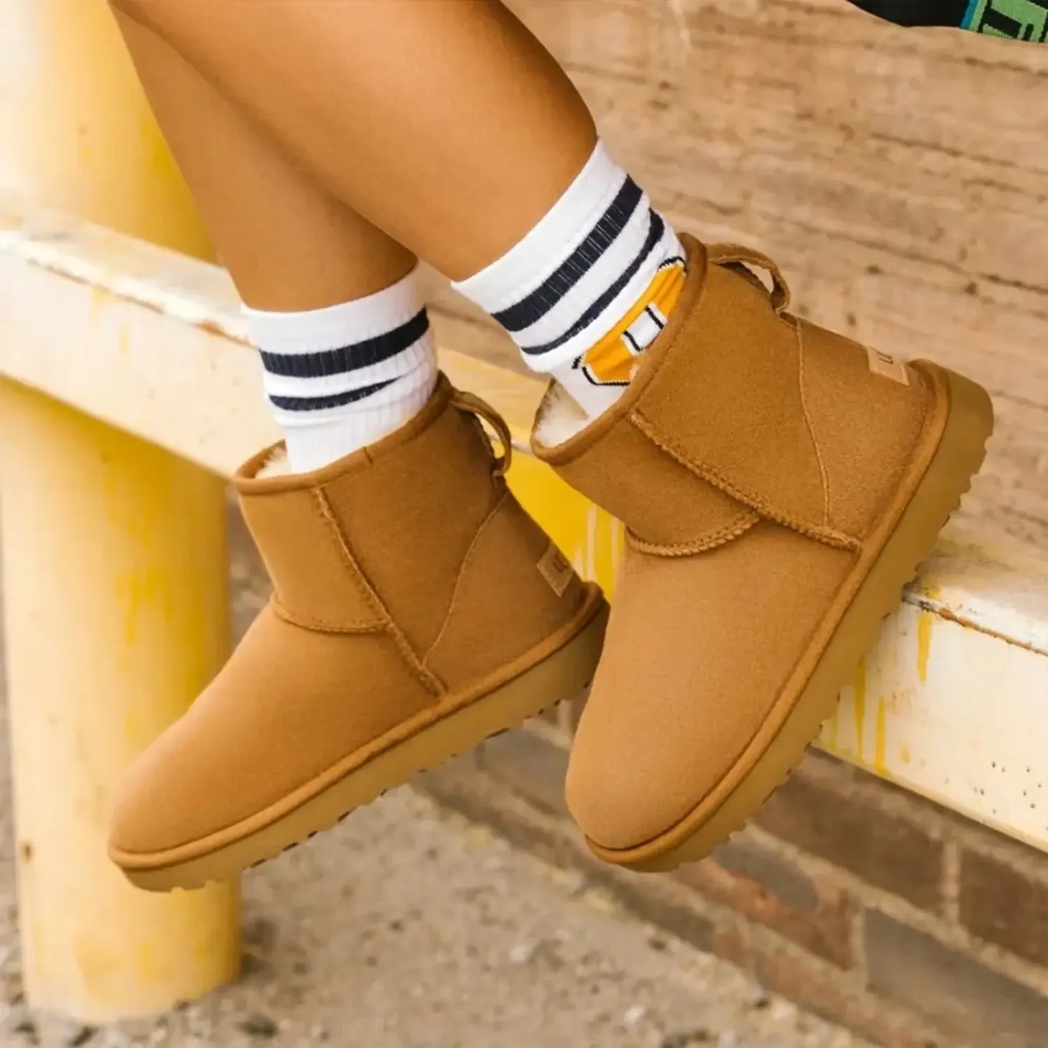 Women's Classic Mini II Chestnut Boot